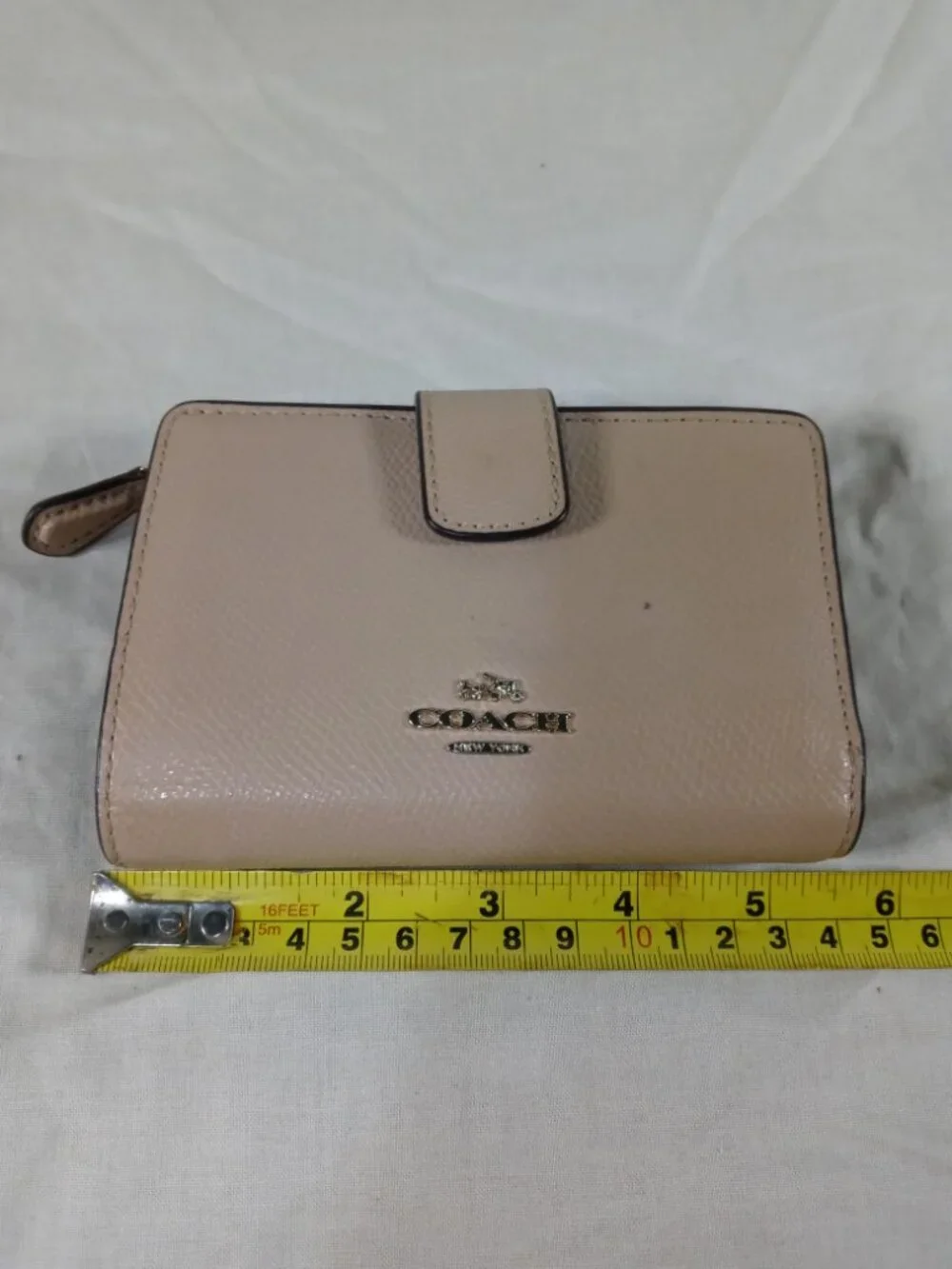 Coach New York Vintage Cute Leather Beige Women Zipper Wallet in Great Cond